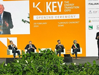 Célébration de la participation réussie d'Elecnova au salon 2024 de l'énergie CLÉ à Rimini, Italie